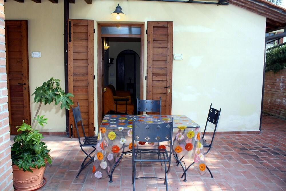 Agriturismo Le Docce カステルフィオレンティーノ エクステリア 写真